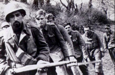 Brazilian soldiers escorting prisoners