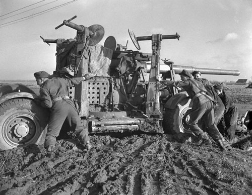 Canadian 3.7" anti-aircraft gun near Dunkirk Canadian 3.7" anti-aircraft gun near Dunkirk