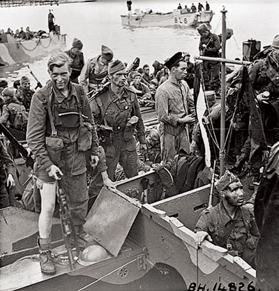 Commandos return to England Commandos return to England