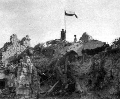 12th “Podolski” Lancers hoist the Polish flag over the ruins of the monastery. 12th “Podolski” Lancers hoist the Polish flag over the ruins of the monastery.