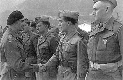 A Polish officer congratulates some Italians of the CIL. A Polish officer congratulates some Italians of the CIL.