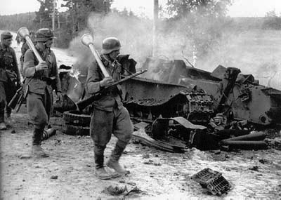 Finns with Panzerfausts Finns with Panzerfausts