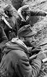 Gebirgsj&auml;ger wait for the next attack.