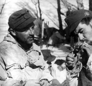 Gebirgsj&auml;ger take a break.