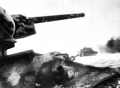 Soviet T-34 tanks and riflemen on the move Soviet T-34 tanks and riflemen on the move