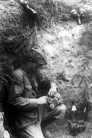Soviet Sapper prepares for battle. Soviet Sapper prepares for battle.