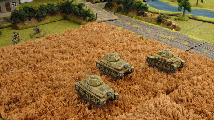 The R-35 advance in the wheat field